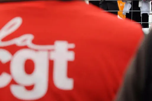 la CGT estime que cette mesure "oppose les 'actifs' aux retraités" puisqu'elle "réduira le pouvoir d'achat de ces derniers".