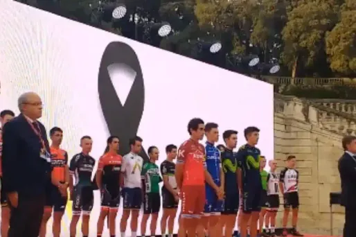 En hommage à la Catalogne, les quatre coureurs catalans présents dans le peloton étaient devant les leaders des équipes.