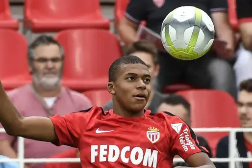 Alors que le mercato se conclut le 31 août, le cas de Kylian Mbappé alimente les spéculations dans la presse.