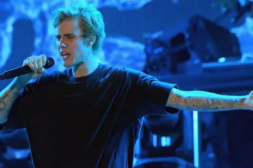 L'Américain revient avec une nouvelle chanson.