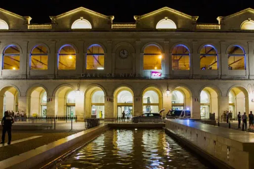 Le jeune homme comparaîtra pour "port ou transport d'arme de catégorie D" et "détention de stupéfiants".