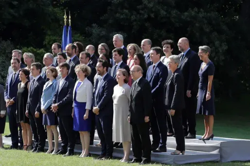 Le gouvernement a-t-il assez de conseillers dans ses cabinets ?