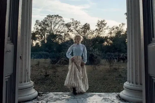 Nicole Kidman interprète Miss Martha, la directrice du pensionnat.