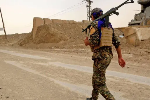 La coalition fournit un appui aérien aux FDS.