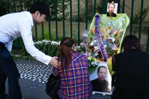 Quelques dizaines de personnes ont rendu hommage lundi à Zhang Chaolin.