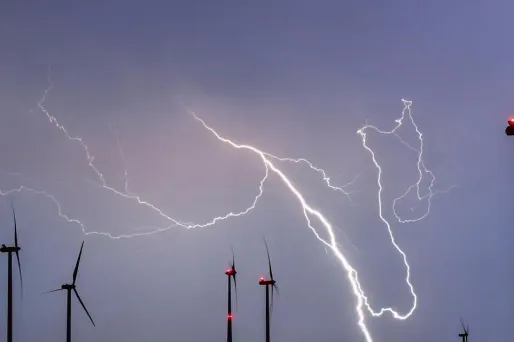 L'adolescent grièvement blessé avait été transporté à l'hôpital dans un "état très préoccupant" après avoir été touché par la foudre.