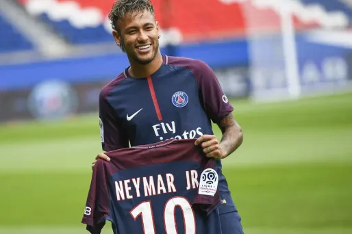 La journaliste Audrey Crespo-Mara a annoncé vendredi après-midi une "interview exclusive" du joueur, désormais parisien.