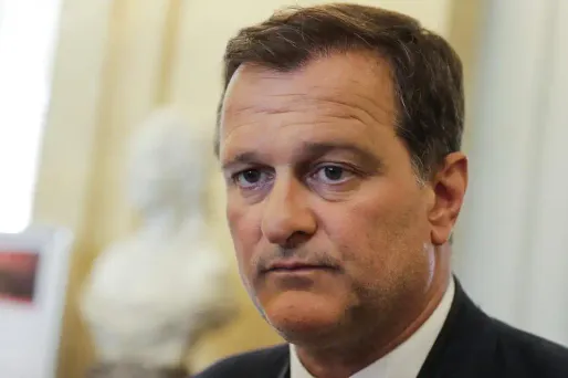 Dans ce dossier, le Parlement européen estime à près de cinq millions d'euros le préjudice potentiel qu'il a subi.