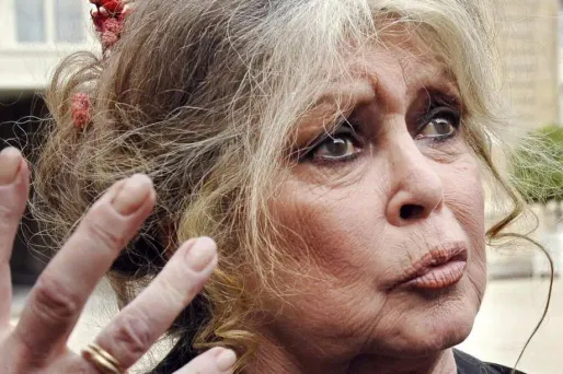 Brigitte Bardot interpelle le pape François dans une lettre.