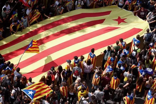 La justice espagnole a interdit l'organisation du référendum d'autodétermination de la Catalogne, qui pourrait malgré tout se tenir dimanche.