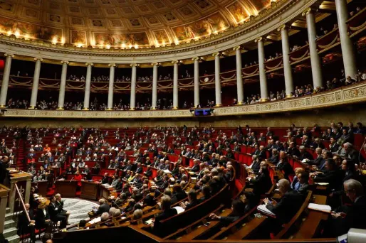 L'Assemblée nationale a voté à main levée l'article permettant des assignations à résidence.