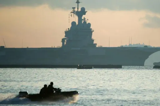La France et l'Italie ont décidé mercredi de mettre sur pied un groupe de travail pour étudier la possibilité de créer un "champion" européen du naval militaire.