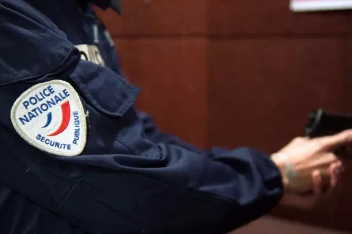 Le gang a été arrêté en plein flagrant délit.