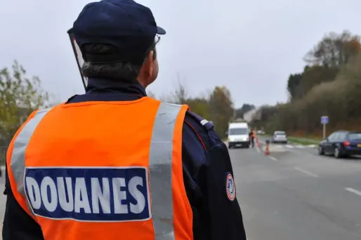 douanier, douanes frontières crédit : JEAN-CHRISTOPHE VERHAEGEN / AFP - 1280
