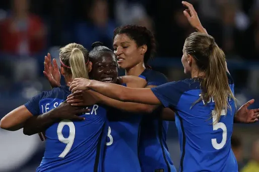 Malgré une domination écrasante, les Bleues ont dû se contenter du but marqué par Viviane Essyia (23e) pour l'emporter.