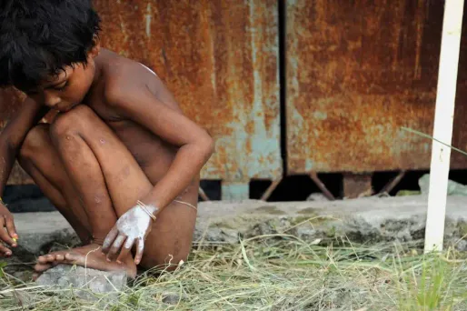 Parmi les centaines de milliers de Rohingyas qui se retrouvent à la frontière avec le Bangladesh, se trouvent beaucoup d'enfants seuls.