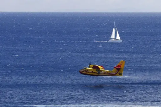 incendie canadair 1280