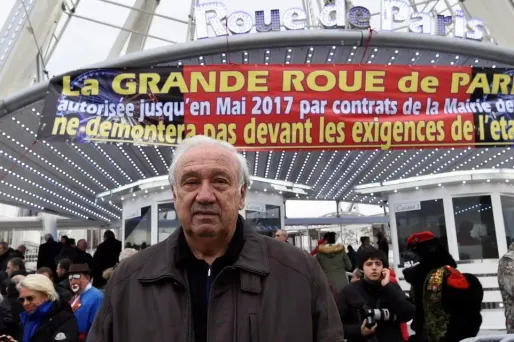 Le "roi des forains" exploite notamment la grande roue de Paris.