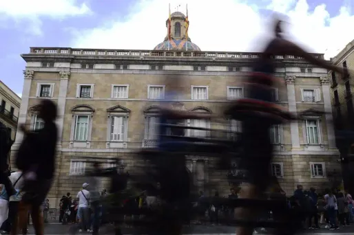Carles Puigdemont avait appelé samedi ses partisans à s'opposer pacifiquement à la mise sous tutelle.