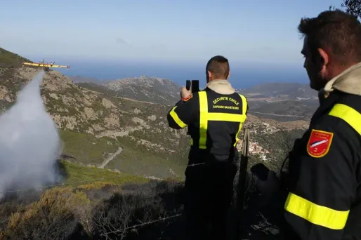 L'incendie a détruit depuis dimanche 1.600 hectares de végétation en Balagne, en Haute-Corse.