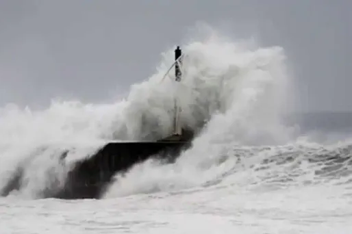 Le cyclone Felleng inquiète les Réunionnais