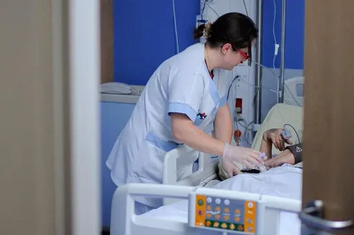 Pour la député LFI Clémentine Autain, ces dérogations se feront "au détriment des patients" (photo d'illustration).