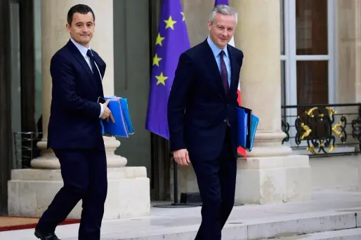 Le ministre propose de comparer son patrimoine et celui de Gérald Darmanin (à gauche) avec celui de Jean-Luc Mélenchon.