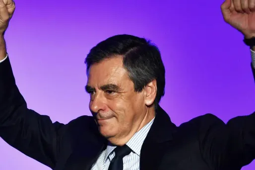 L'ex-candidat de la droite à la présidentielle, François Fillon, a continué à gagner de l'argent de sa société pendant la primaire.
