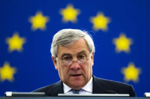 "Quand certains sèment la discorde, ignorent volontairement les lois, il est nécessaire de rappeler l'importance de l'État de droit", a dit Antonio Tajani.