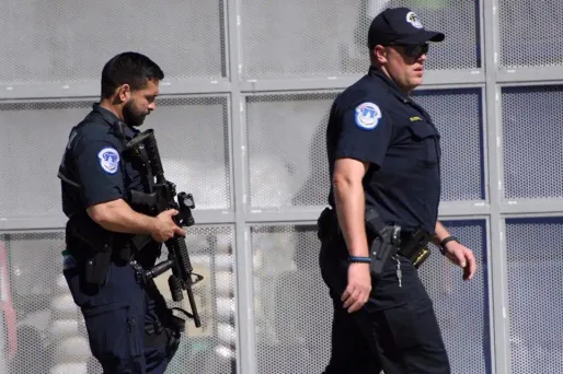 L'homme s'est rendu aux autorités après avoir ouvert le feu à deux endroits différents mercredi