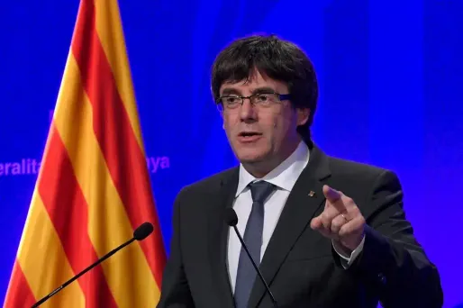 Carles Puigdemont pourrait déclarer l'indépendance de la Catalogne mardi.