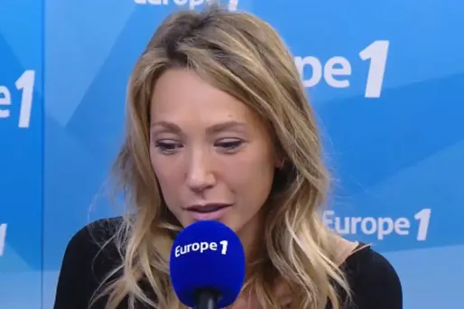 Nathalie Baye est "très fière" de sa fille Laura Smet