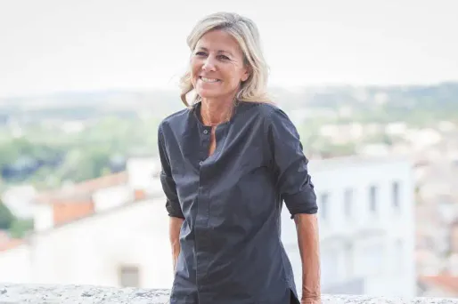 L'ancienne star du JT de TF1 Claire Chazal remplacera ponctuellement, pour une émission, l'écrivaine Christine Angot.