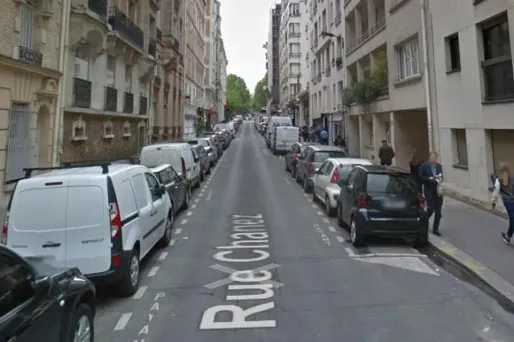 Le parquet de Paris a ouvert une Une enquête antiterroriste a été ouverte après la découverte d'une bombe artisanale dans la nuit de vendredi à samedi dans un immeuble du XVIe arrondissement de la capitale.