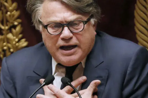 Le député Gilbert Collard, se demandant se qu'il a bien pu faire pour mériter tel traitement.