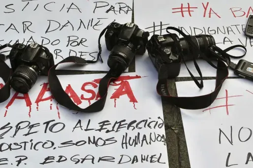 Plusieurs personnes se sont rassemblées vendredi pour réclamer "justice" pour le journaliste tué, aux cris de "ça suffit".