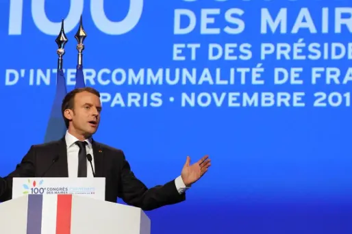 "J'ai besoin de vous parce que le pays ne se redressera pas avec quelques décisions, quelque loi", a déclaré Emmanuel Macron.
