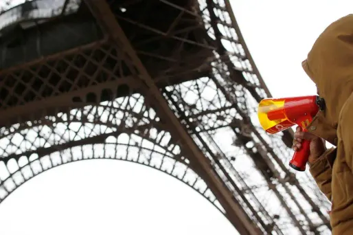 Les manifestants réclament le retrait d'un projet de suppression de 30 jours pour événements familiaux, fêtes religieuses et médailles.