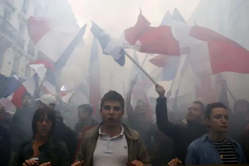 Un groupuscule proche de la mouvance identitaire s'est rassemblé samedi à Paris.
