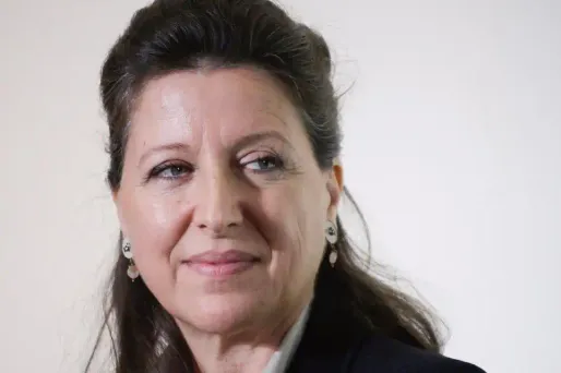 "C'est une réforme structurelle, en profondeur, qui nécessite la confiance des Français, qui nécessite beaucoup de temps de concertation", a expliqué Agnès Buzyn.