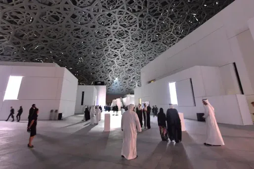 Les deux journalistes couvraient l'inauguration du Louvre Abu Dhabi (photo d'illustration).