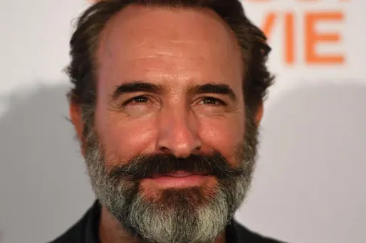 Quatorze ans après "Un gars ,une fille" Jean Dujardin fait son retour à la télévision.