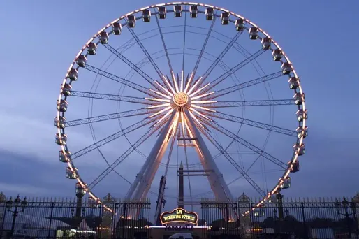 La Grande Roue a été installée pour la première fois en 1993 à Paris.
