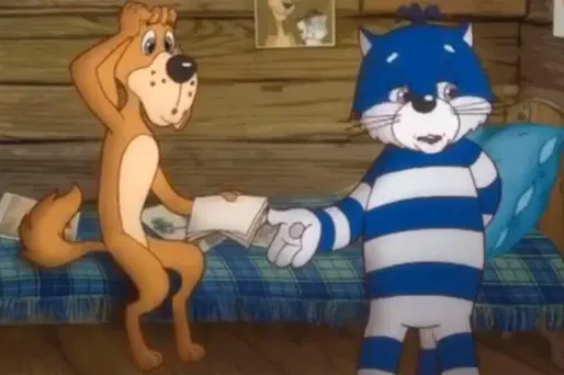 Le héros, un chat portant un pull rayé bleu et blanc, figure sur les bouteilles de lait de la marque Prostokvachino.