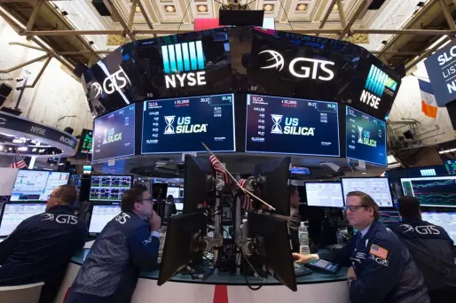 La Bourse de New York a fini en hausse, lundi.