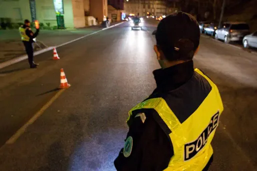 Essonne : deux policiers font feu sur une voiture qui leur fonçait dessus