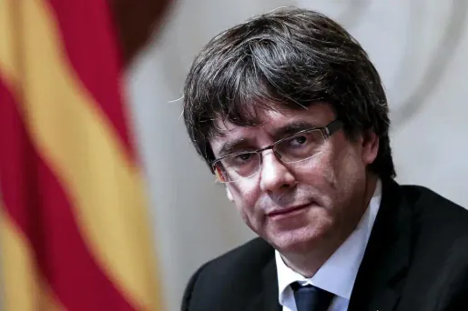 Carles Puigdemont a exigé samedi une négociation politique et la restauration par Madrid de son gouvernement.