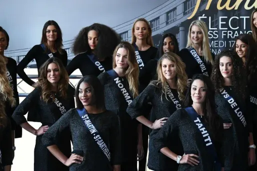 Les Miss défileront en costumes régionaux, en maillot de bain mais également en robe du soir.