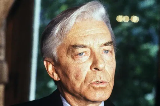 Herbert von Karajan, en juillet 1982 à Paris.