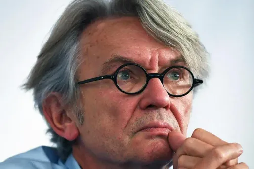 Jean-Claude Mailly attend de voir si l'exécutif va s'emparer de la note préconisant un durcissement des contrôles et sanctions contre les demandeurs d'emploi.